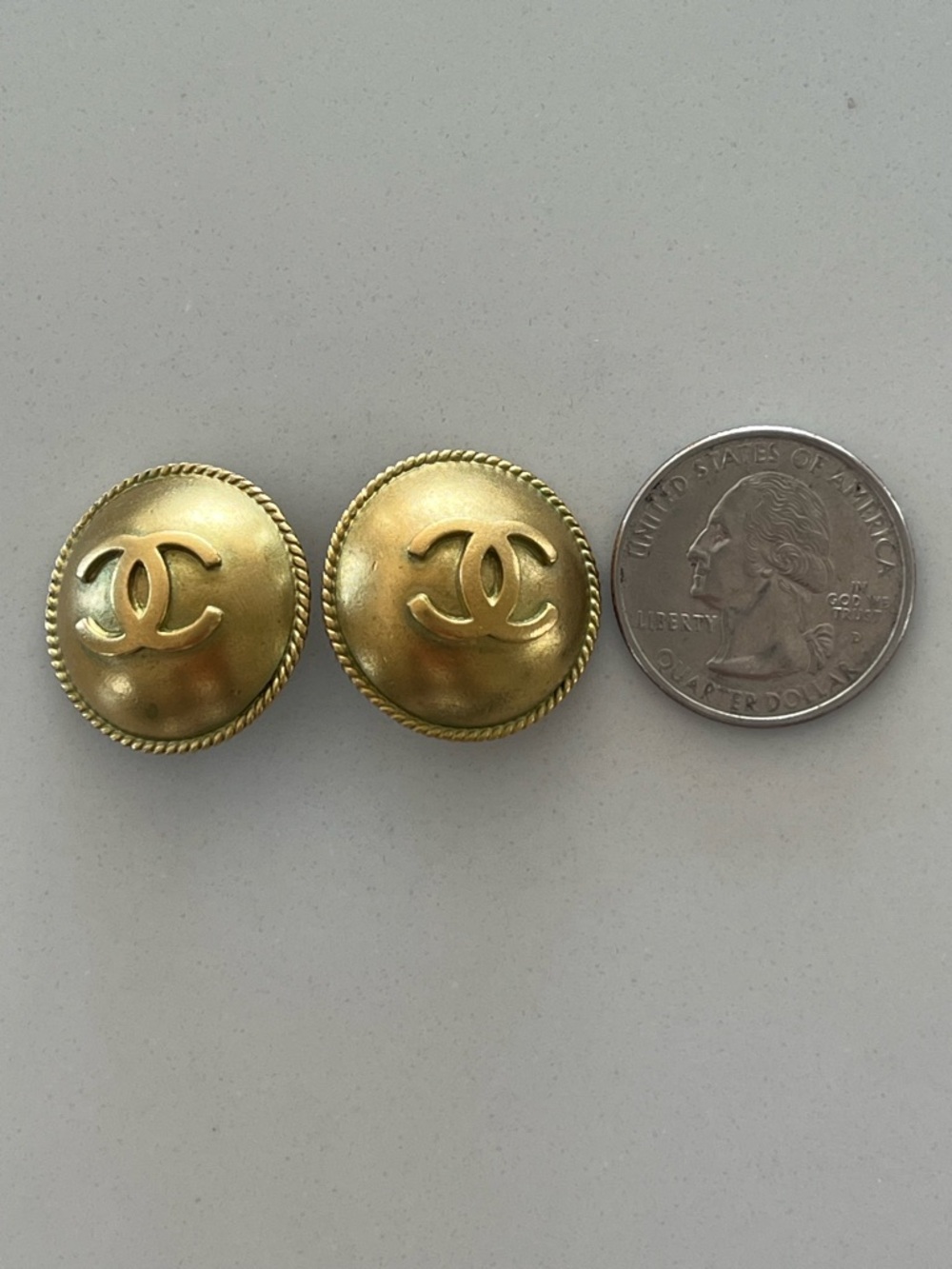 VINTAGE Chanel 1995 Spring CC Logo Round Rope ~1” Button Clip-On Earrings Gold - Picture 4 of 14